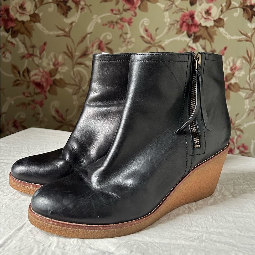 Cole Haan women’s size 10 black leather wedges